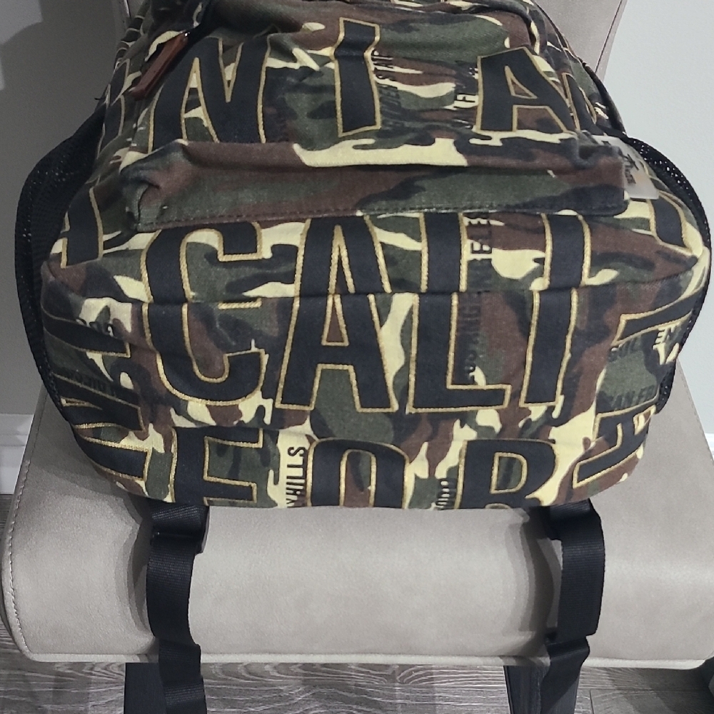 Robin Ruth California Camouflage Backpack - Picture 10 of 12